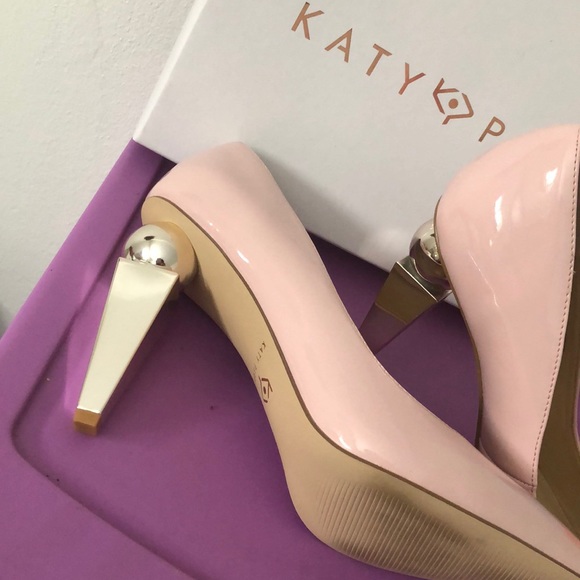 Shoes - Picture 2 of 3